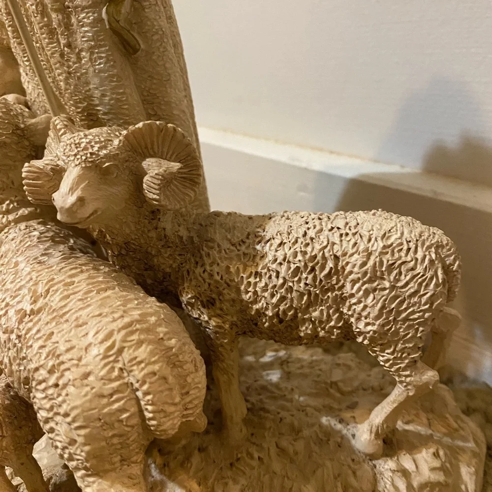 💫 10” Tall Shepherd with Lambs Statue - Picture 6 of 12